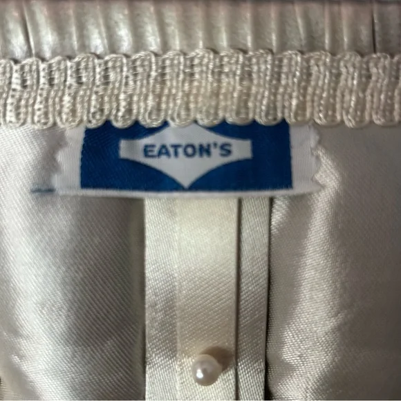 Eaton’s Vintage Woven Sewing Basket with Floral Embroidery and Satin Interior - Picture 10 of 16